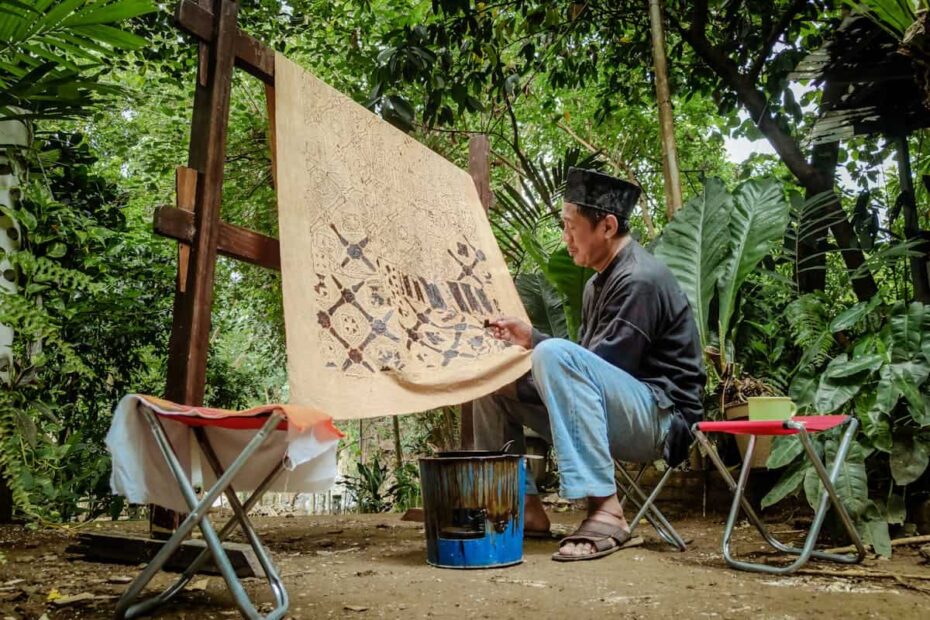 Contoh Karangan SPM: Cabaran mengekalkan identiti budaya